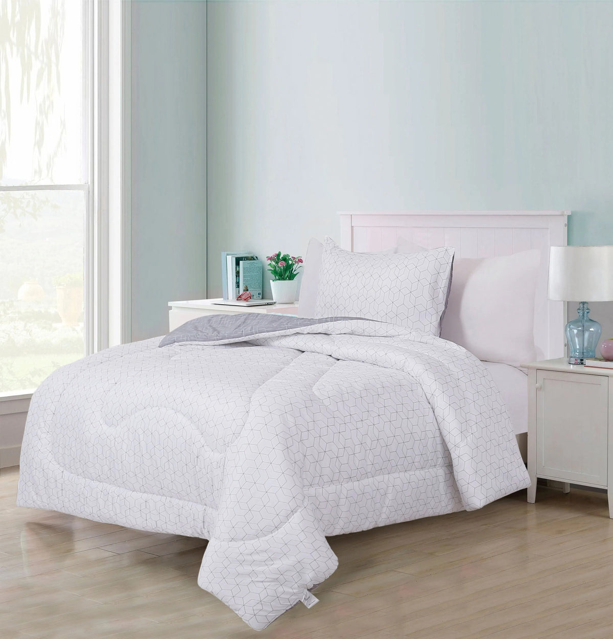 Jazlin quilted microfibre comforter set on a twin bed