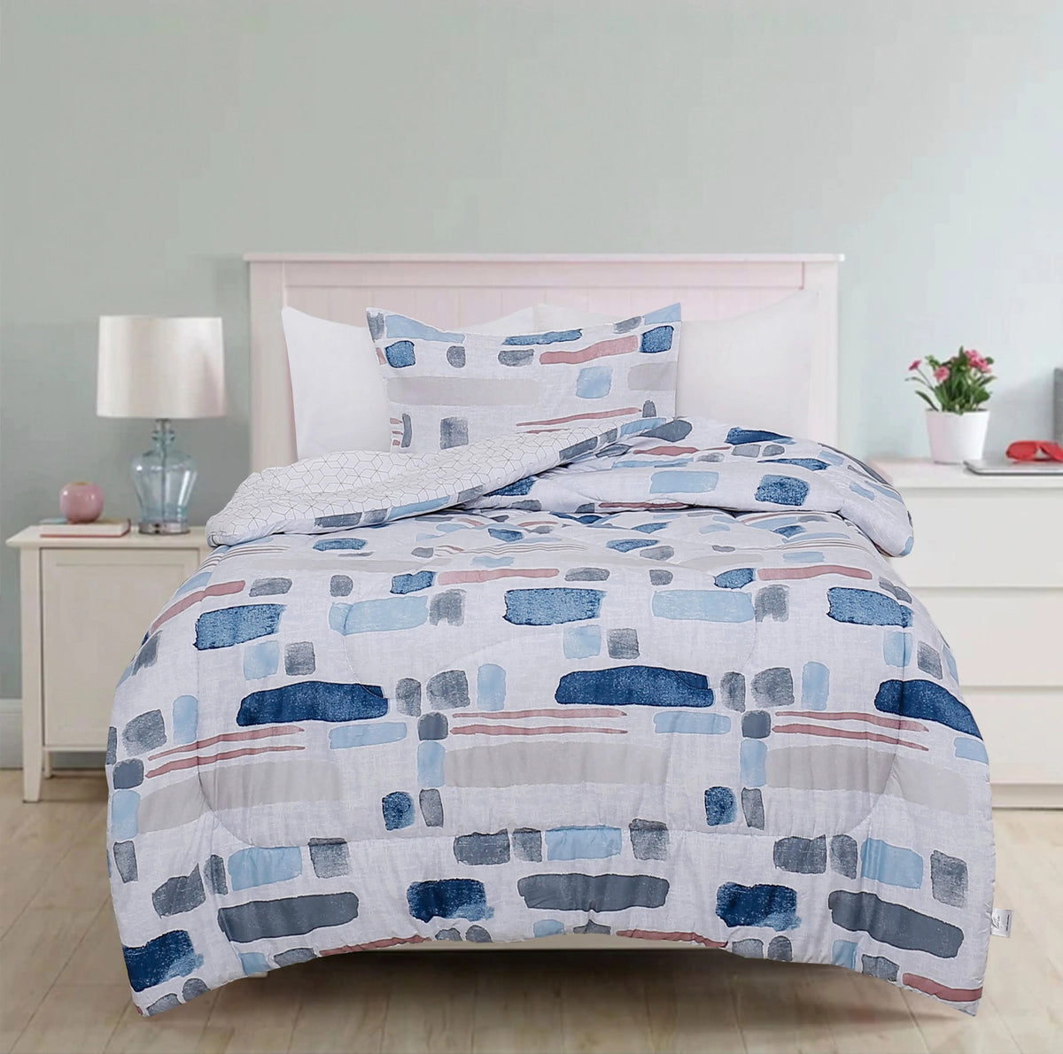 Edouard quilted microfibre comforter set on a twin bed