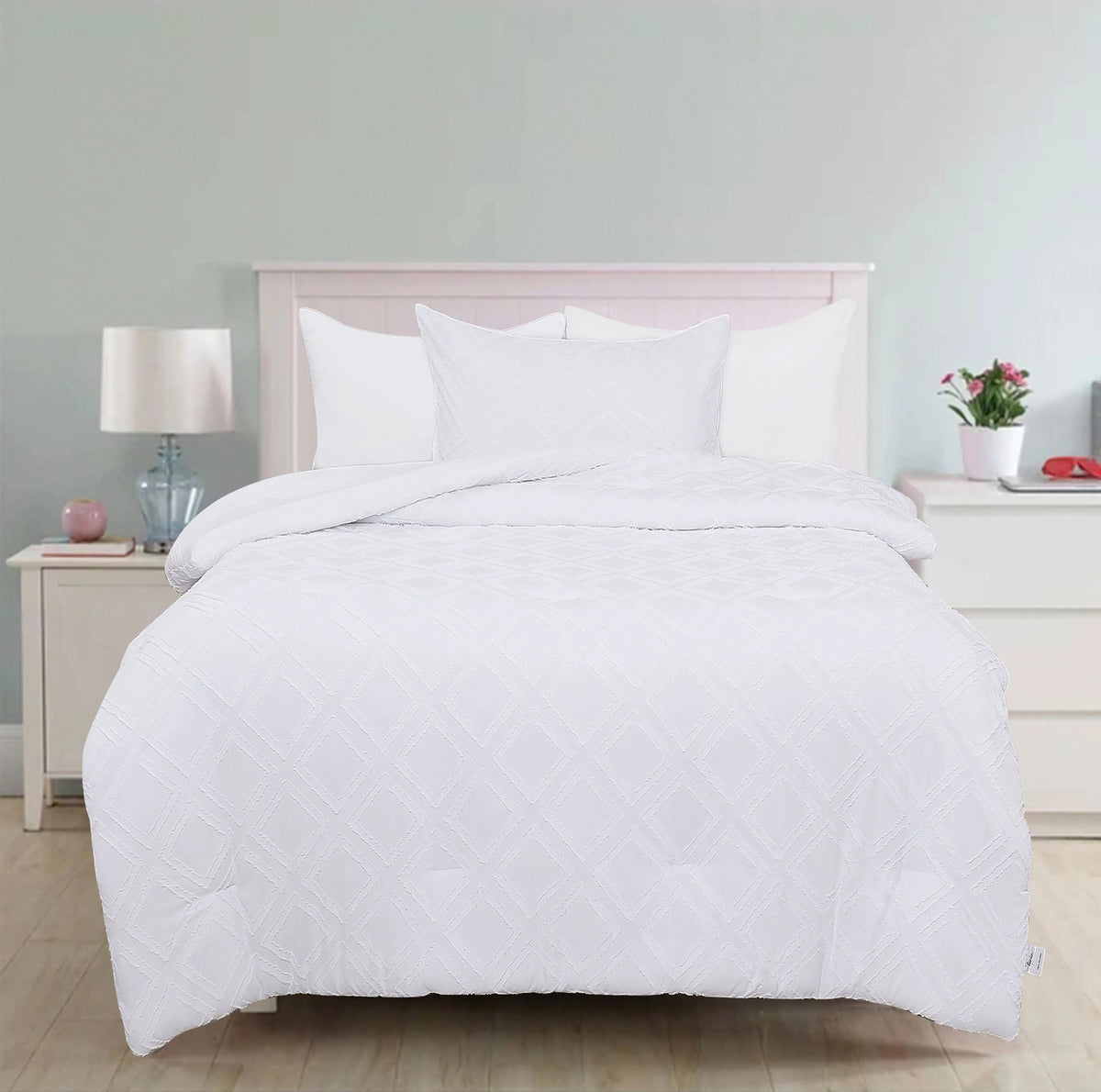 Kate comforter in a bedroom setting